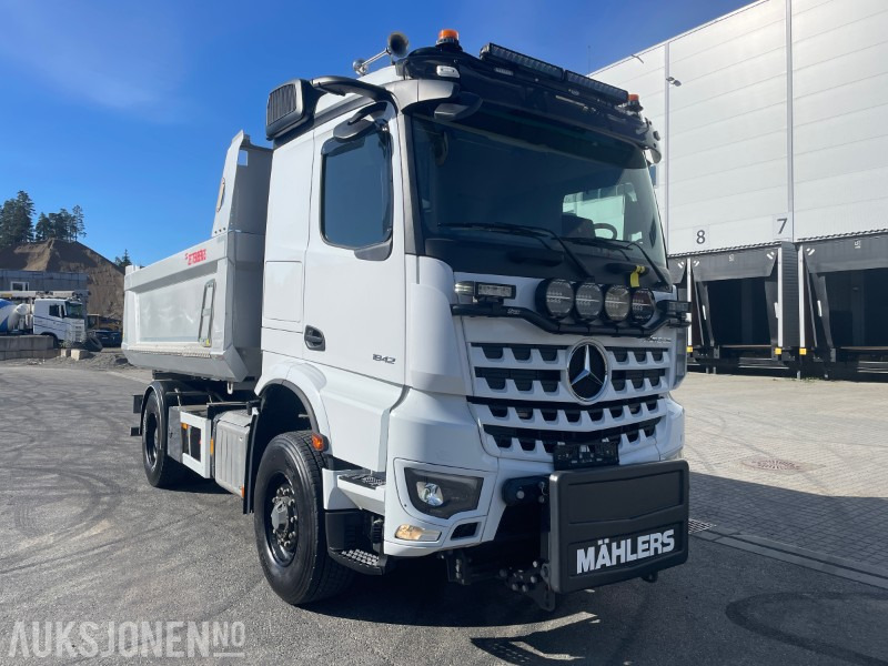 2024 Mercedes-Benz Arocs 1842 4x4 Kombibil m/brøyteopplegg – Kun 13 000 km - Som NY! - شاحنة قلاب: صورة 1 2024 Mercedes-Benz Arocs 1842 4x4 Kombibil m/brøyteopplegg – Kun 13 000 km - Som NY! - شاحنة قلاب: صورة 1