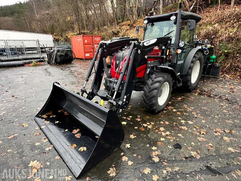 2024 Valtra F75 Traktor, m/X25S Frontlaster og Lilleseth universalskuffe, ca 70 timer - جرار: صورة 1 2024 Valtra F75 Traktor, m/X25S Frontlaster og Lilleseth universalskuffe, ca 70 timer - جرار: صورة 1