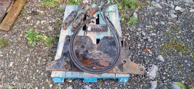 Brøyteplate fra Deutz med fester og slanger - آلات زراعية: صورة 2 Brøyteplate fra Deutz med fester og slanger - آلات زراعية: صورة 2