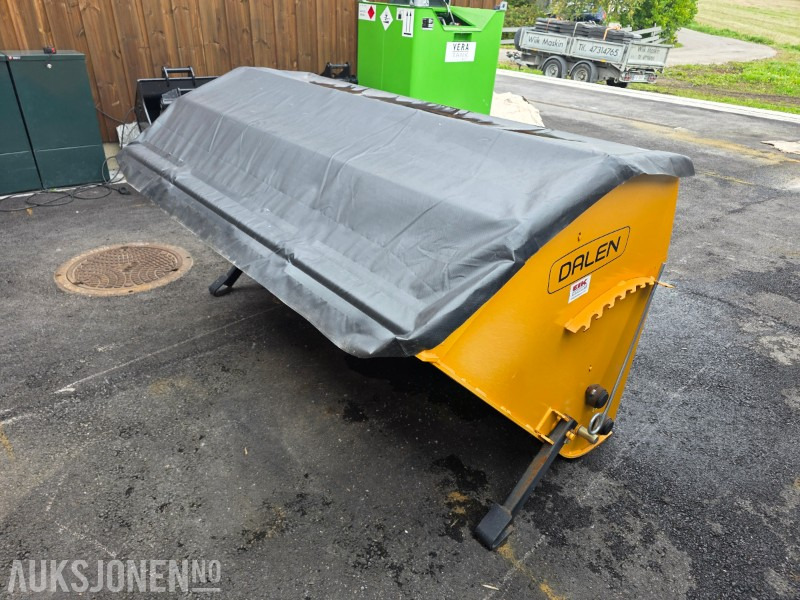 Dalen 2034-U sandstrøer - Hydraulisk - 2 meter strøbredde - 1300 liter - معدات الانشاءات: صورة 1 Dalen 2034-U sandstrøer - Hydraulisk - 2 meter strøbredde - 1300 liter - معدات الانشاءات: صورة 1