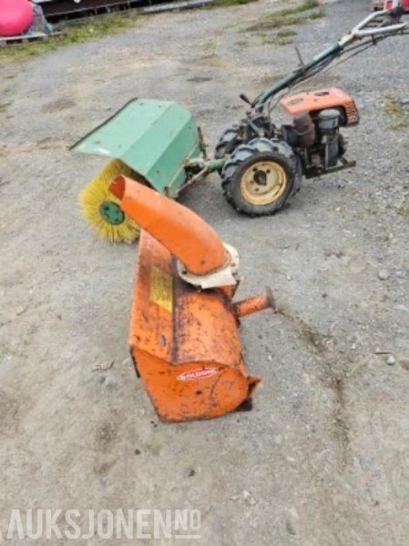 Goldoni 2 Hjuls traktor m/kost og snøfreser - آلات زراعية: صورة 1 Goldoni 2 Hjuls traktor m/kost og snøfreser - آلات زراعية: صورة 1