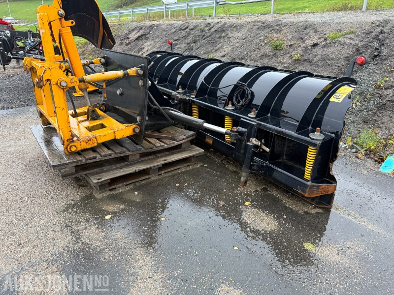 Gradmeko Plog med Markeringslys, Paralellogram og Fjærbelastet slitestål - شاحنة: صورة 3 Gradmeko Plog med Markeringslys, Paralellogram og Fjærbelastet slitestål - شاحنة: صورة 3