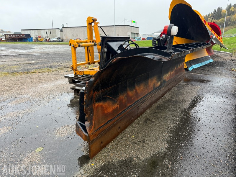 Gradmeko Plog med Markeringslys, Paralellogram og Fjærbelastet slitestål - شاحنة: صورة 2 Gradmeko Plog med Markeringslys, Paralellogram og Fjærbelastet slitestål - شاحنة: صورة 2