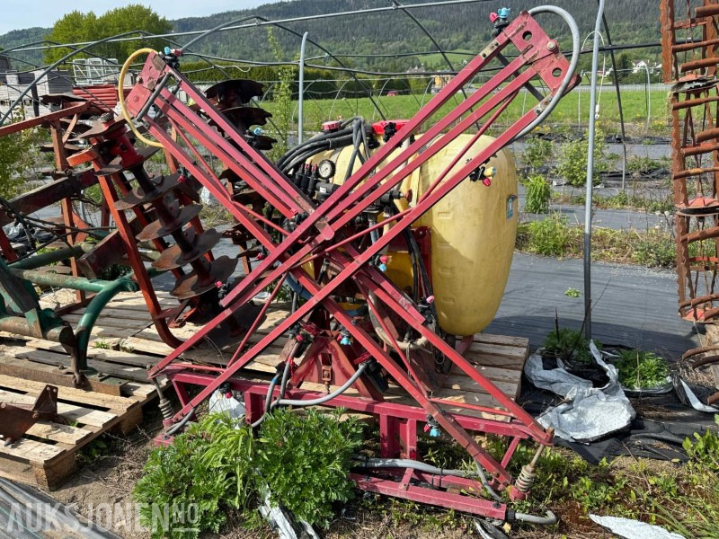 Hardi sprøytebom / 600L / Rep.objekt - آلات زراعية: صورة 1 Hardi sprøytebom / 600L / Rep.objekt - آلات زراعية: صورة 1