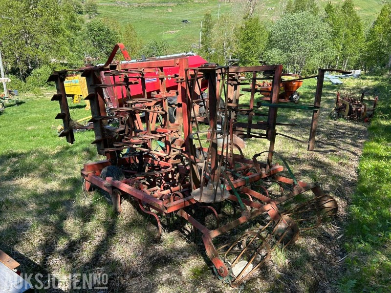 Kverneland Harv 4 meter - آلات زراعية: صورة 5 Kverneland Harv 4 meter - آلات زراعية: صورة 5