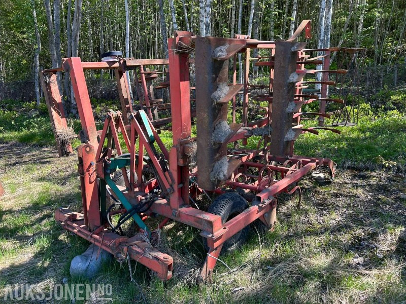 Kverneland Harv 4 meter - آلات زراعية: صورة 1 Kverneland Harv 4 meter - آلات زراعية: صورة 1
