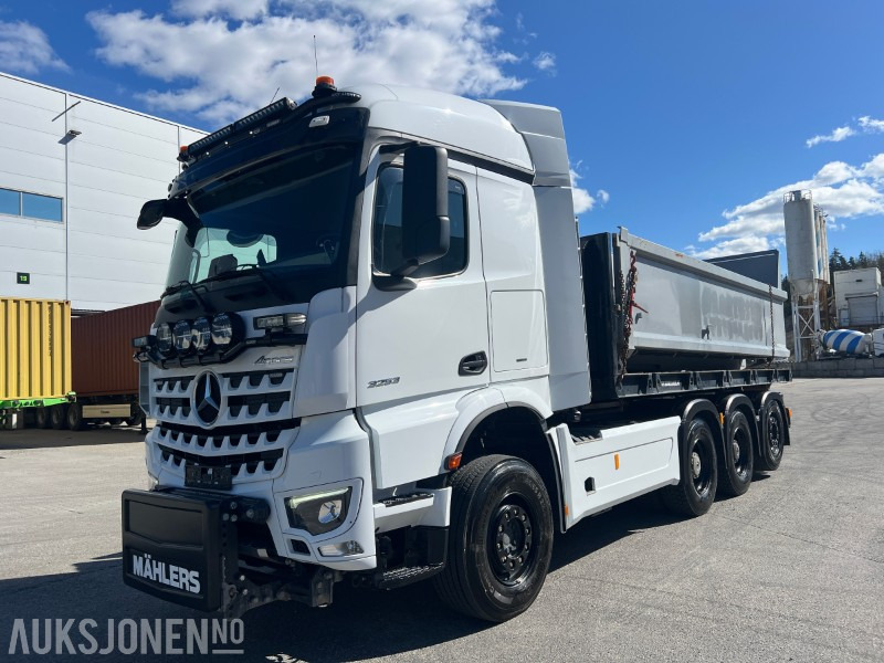 Mercedes-Benz Arocs 3253 Tridem krokbil brøyte rigget - شاحنة برافعة خطافية: صورة 1 Mercedes-Benz Arocs 3253 Tridem krokbil brøyte rigget - شاحنة برافعة خطافية: صورة 1