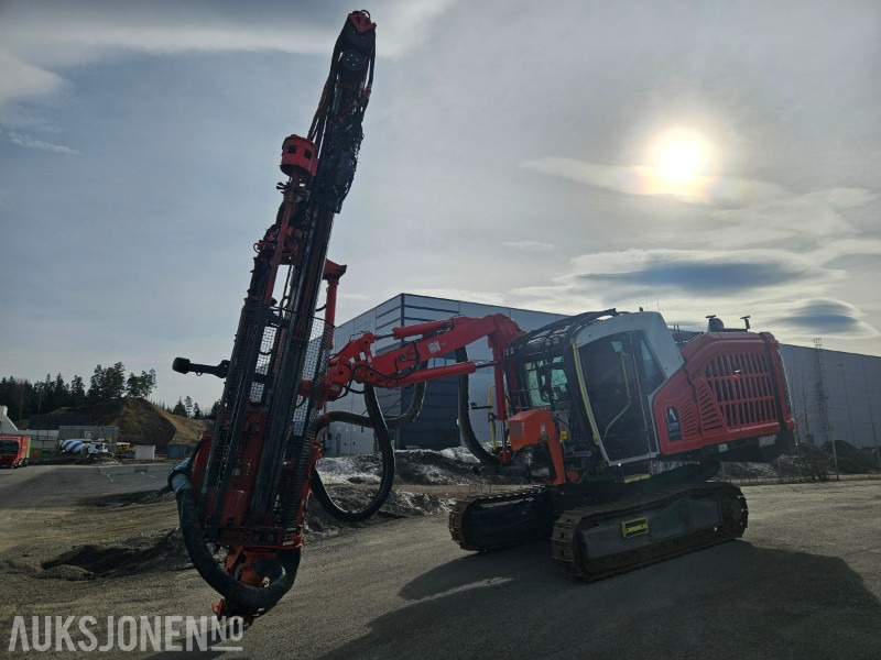 Sandvik DX800I - معدات حفر: صورة 2 Sandvik DX800I - معدات حفر: صورة 2