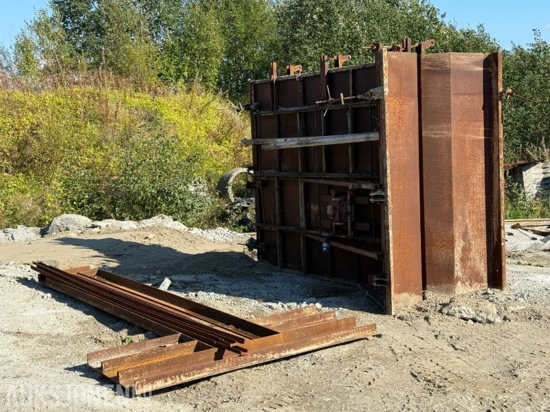 Støpeplann med Tremix-vibrator til plansilo/støttemur 240x200x300 - معدات الانشاءات: صورة 2 Støpeplann med Tremix-vibrator til plansilo/støttemur 240x200x300 - معدات الانشاءات: صورة 2