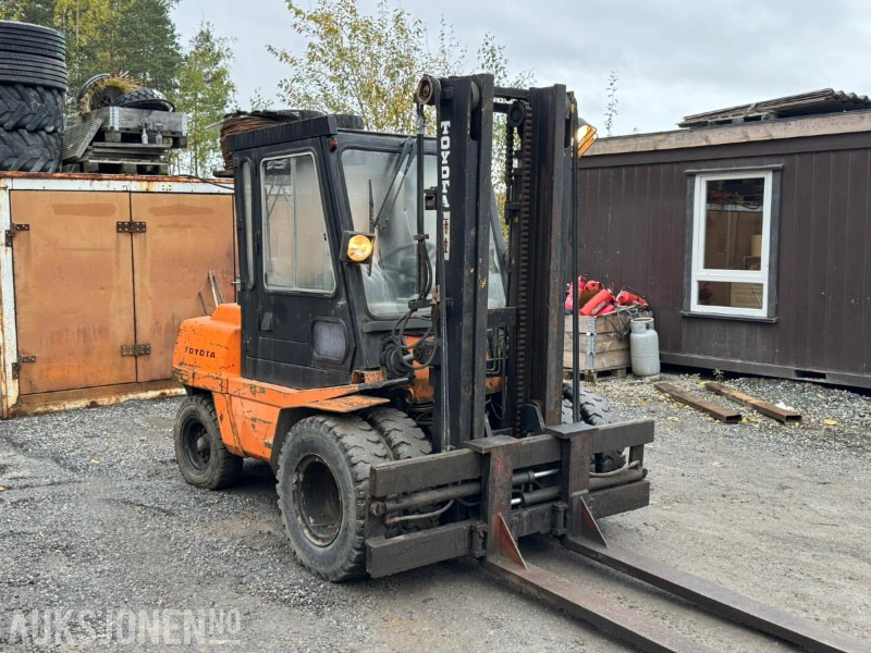 Toyota FD 45 gaffeltruck, 4500kg, 3,7m, hydraulisk sideskift - معدات المناولة: صورة 3 Toyota FD 45 gaffeltruck, 4500kg, 3,7m, hydraulisk sideskift - معدات المناولة: صورة 3