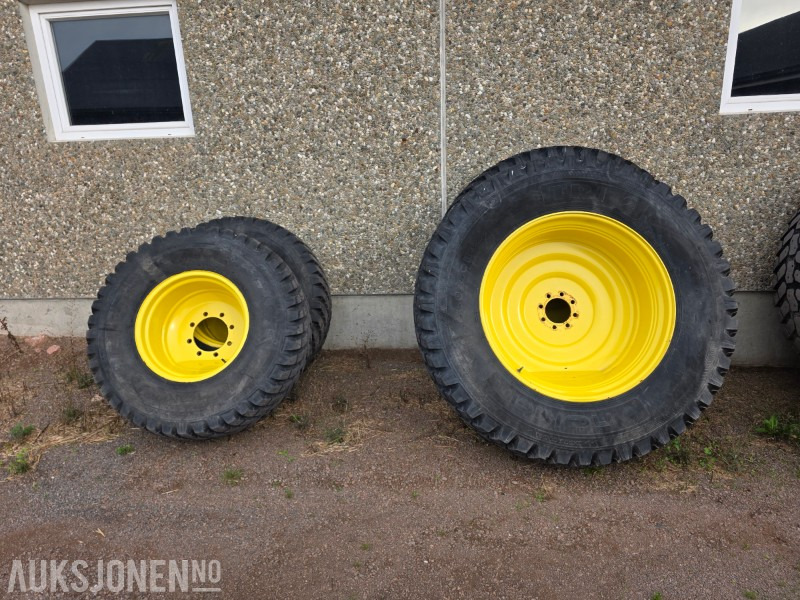 Traktordekk - Stått på John Deere 6610 - آلات زراعية: صورة 1 Traktordekk - Stått på John Deere 6610 - آلات زراعية: صورة 1