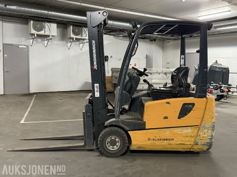 Jungheinrich efg 216k elektrisk truck, 48v, lader og gafler inkludert - معدات المناولة: صورة 2 Jungheinrich efg 216k elektrisk truck, 48v, lader og gafler inkludert - معدات المناولة: صورة 2