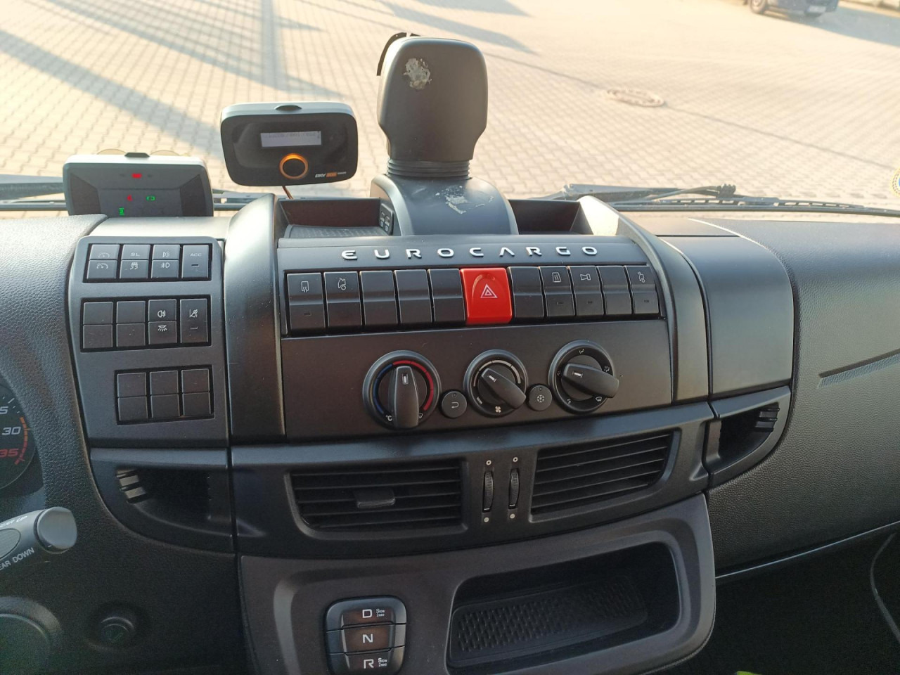 IVECO Eurocargo 140E25P - شاحنات مسطحة: صورة 5 IVECO Eurocargo 140E25P - شاحنات مسطحة: صورة 5