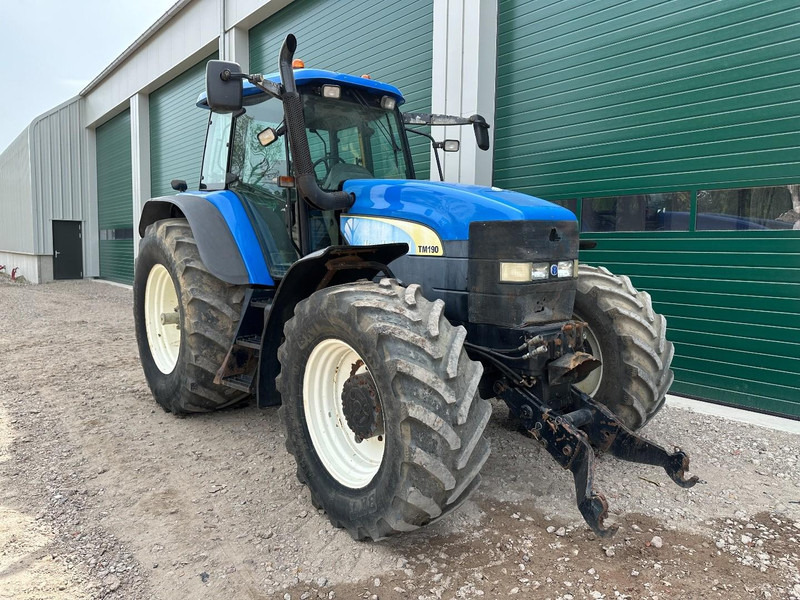 New Holland TM 190 - جرار: صورة 2 New Holland TM 190 - جرار: صورة 2