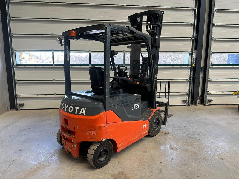 Toyota 8 FBMKT 30 3 ton lifting capacity - رافعة شوكية كهربائية: صورة 3 Toyota 8 FBMKT 30 3 ton lifting capacity - رافعة شوكية كهربائية: صورة 3