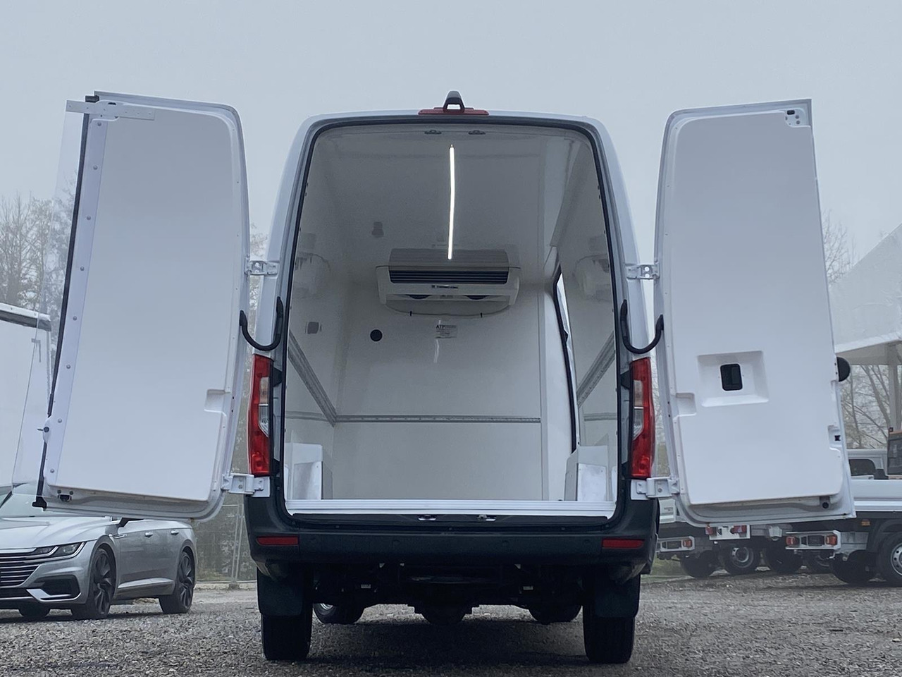 شاحنة توصيل مبردة للبيع  MERCEDES-BENZ SPRINTER 317 CDI L4H3 170PS AUTOMATIK FRISCHDIENST + KONVEKTA FK 3022 12-220V: صورة 12 شاحنة توصيل مبردة للبيع  MERCEDES-BENZ SPRINTER 317 CDI L4H3 170PS AUTOMATIK FRISCHDIENST + KONVEKTA FK 3022 12-220V: صورة 12