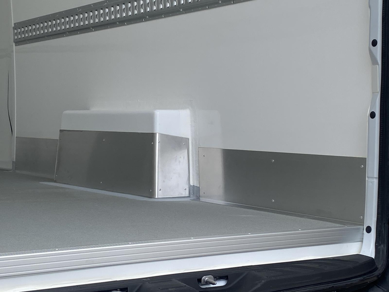 شاحنة توصيل مبردة للبيع  MERCEDES-BENZ SPRINTER 317 CDI L4H3 170PS AUTOMATIK FRISCHDIENST + KONVEKTA FK 3022 12-220V: صورة 24 شاحنة توصيل مبردة للبيع  MERCEDES-BENZ SPRINTER 317 CDI L4H3 170PS AUTOMATIK FRISCHDIENST + KONVEKTA FK 3022 12-220V: صورة 24