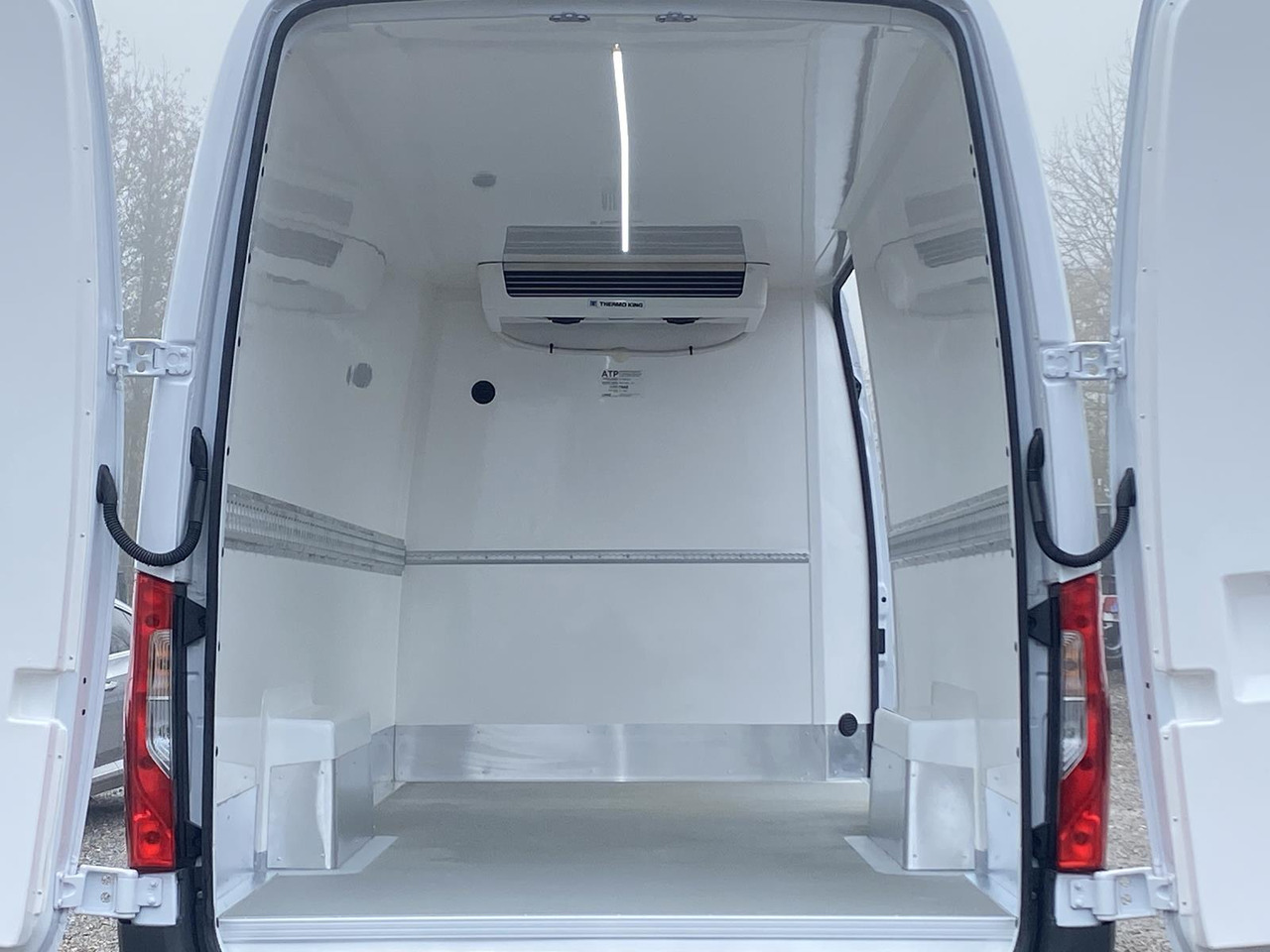 شاحنة توصيل مبردة للبيع  MERCEDES-BENZ SPRINTER 317 CDI L4H3 170PS AUTOMATIK FRISCHDIENST + KONVEKTA FK 3022 12-220V: صورة 11 شاحنة توصيل مبردة للبيع  MERCEDES-BENZ SPRINTER 317 CDI L4H3 170PS AUTOMATIK FRISCHDIENST + KONVEKTA FK 3022 12-220V: صورة 11