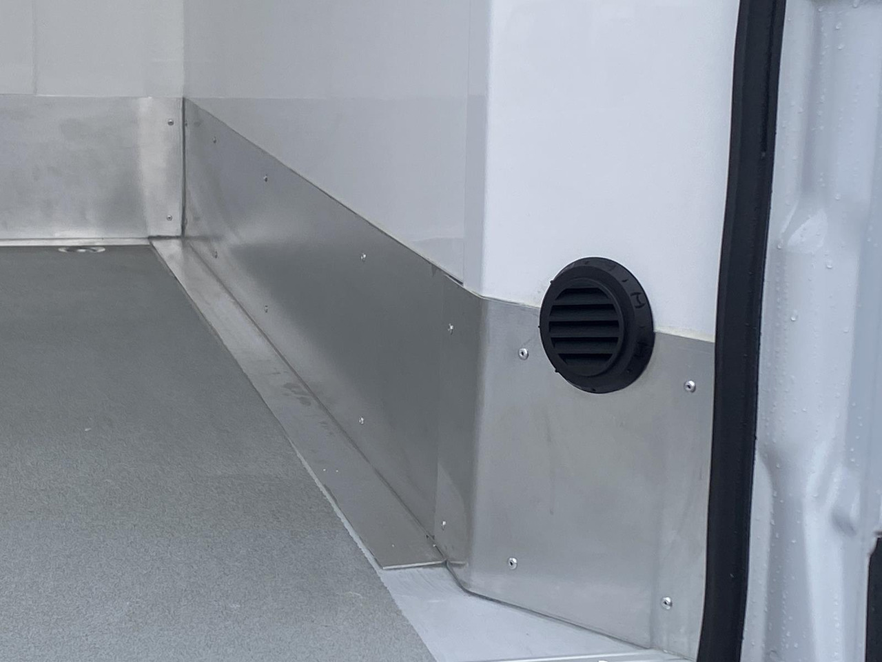 شاحنة توصيل مبردة للبيع  MERCEDES-BENZ SPRINTER 317 CDI L4H3 170PS AUTOMATIK FRISCHDIENST + KONVEKTA FK 3022 12-220V: صورة 22 شاحنة توصيل مبردة للبيع  MERCEDES-BENZ SPRINTER 317 CDI L4H3 170PS AUTOMATIK FRISCHDIENST + KONVEKTA FK 3022 12-220V: صورة 22