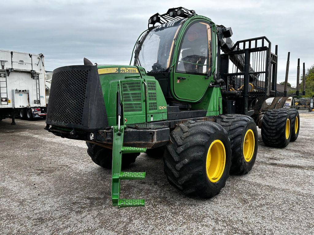 John Deere 1210E 10m CF710 KRAN John Deere 1210E 10m CF710 KRAN - جرار شحن جذوع أشجار الغابات: صورة 1 John Deere 1210E 10m CF710 KRAN John Deere 1210E 10m CF710 KRAN - جرار شحن جذوع أشجار الغابات: صورة 1