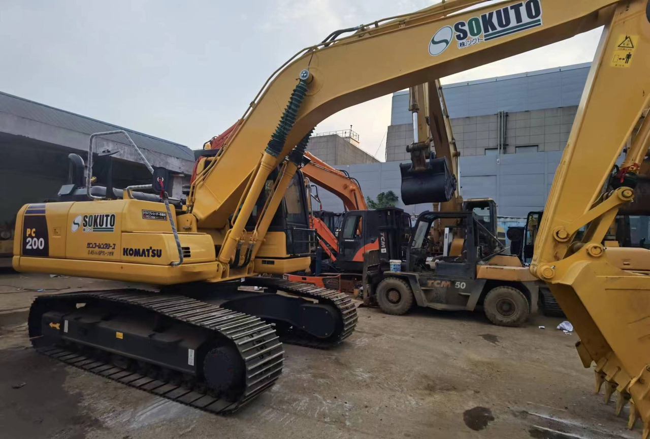 Komatsu PC200 PC210 PC220 Used Excavator Crawler Hydraulic High Quality Secondhand Excavator for Sale - حفار زاحف: صورة 1 Komatsu PC200 PC210 PC220 Used Excavator Crawler Hydraulic High Quality Secondhand Excavator for Sale - حفار زاحف: صورة 1