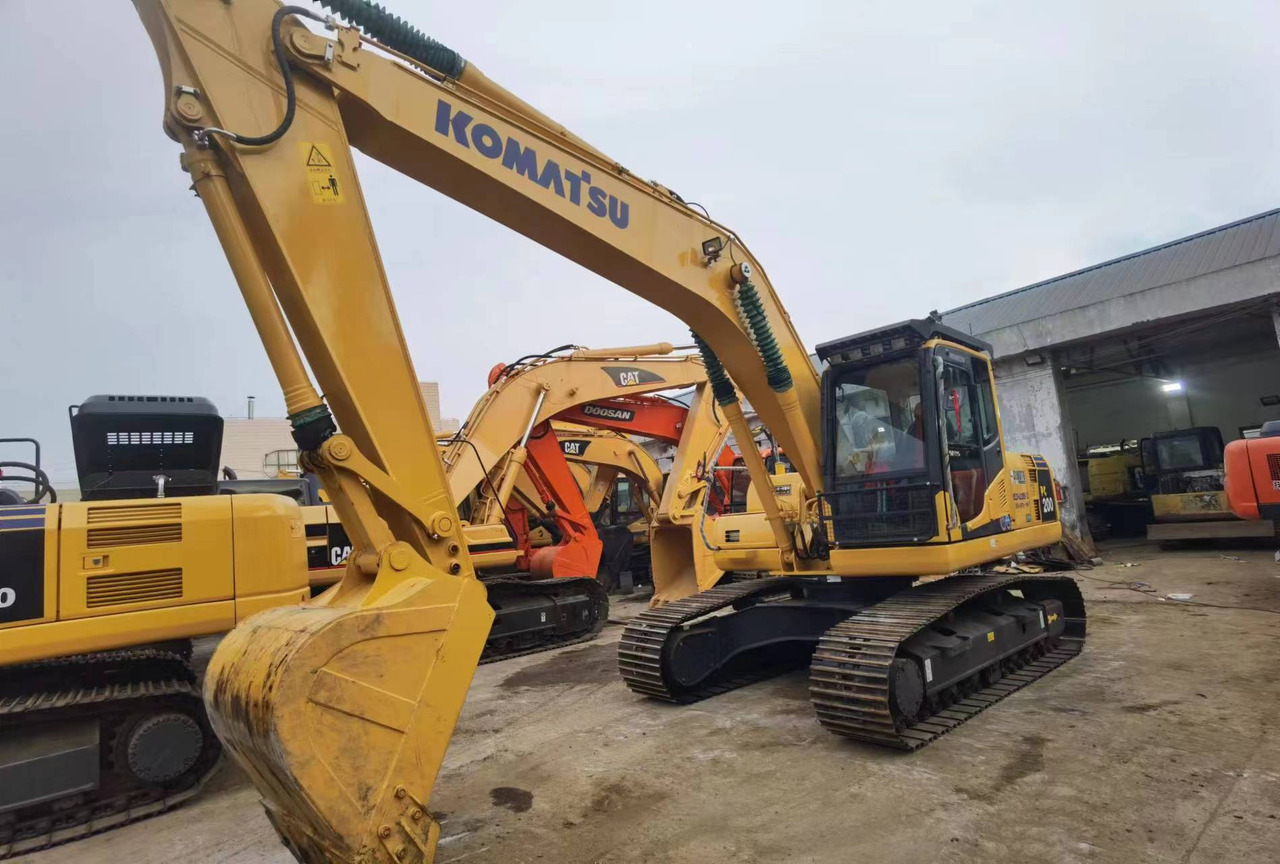 Komatsu PC200 PC210 PC220 Used Excavator in Excellent Work Condition - حفار زاحف: صورة 3 Komatsu PC200 PC210 PC220 Used Excavator in Excellent Work Condition - حفار زاحف: صورة 3