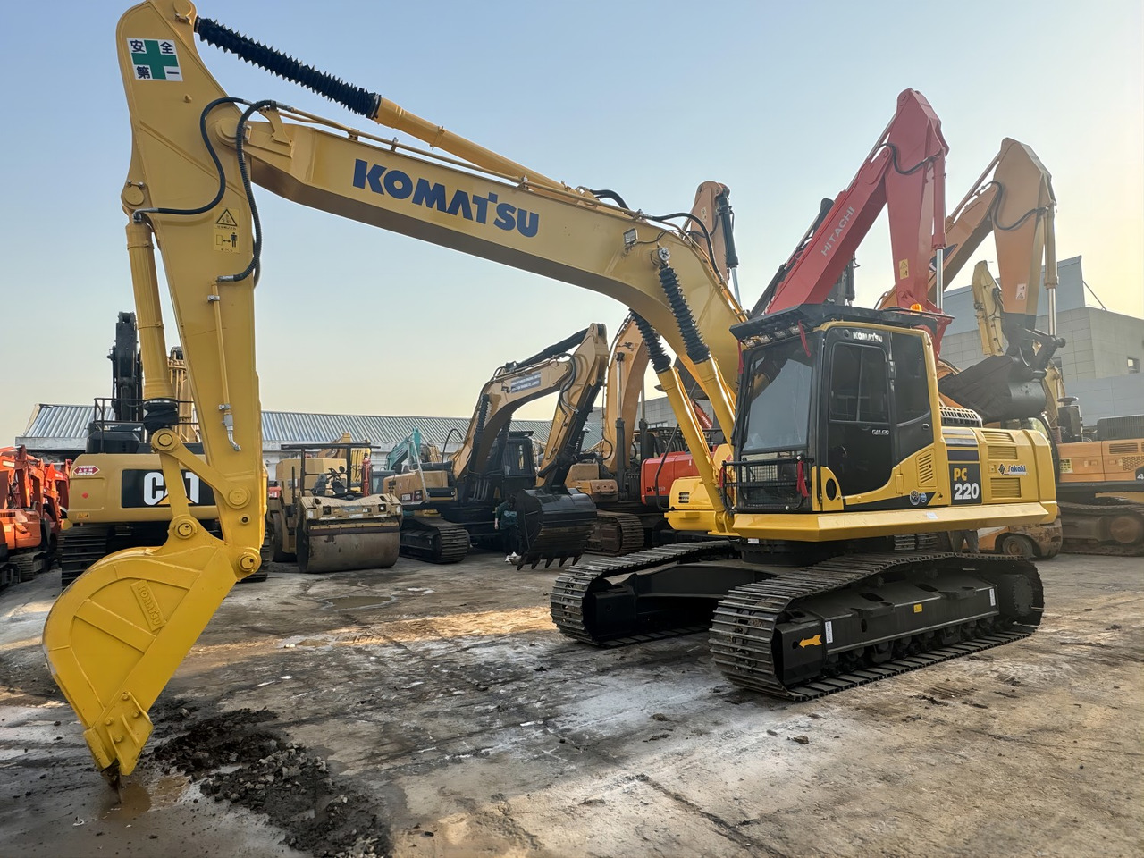 Komatsu PC220 PC220-8MO PC210 PC200 20 Ton Hydraulic Crawler Slightly Used Excavator - حفار زاحف: صورة 4 Komatsu PC220 PC220-8MO PC210 PC200 20 Ton Hydraulic Crawler Slightly Used Excavator - حفار زاحف: صورة 4
