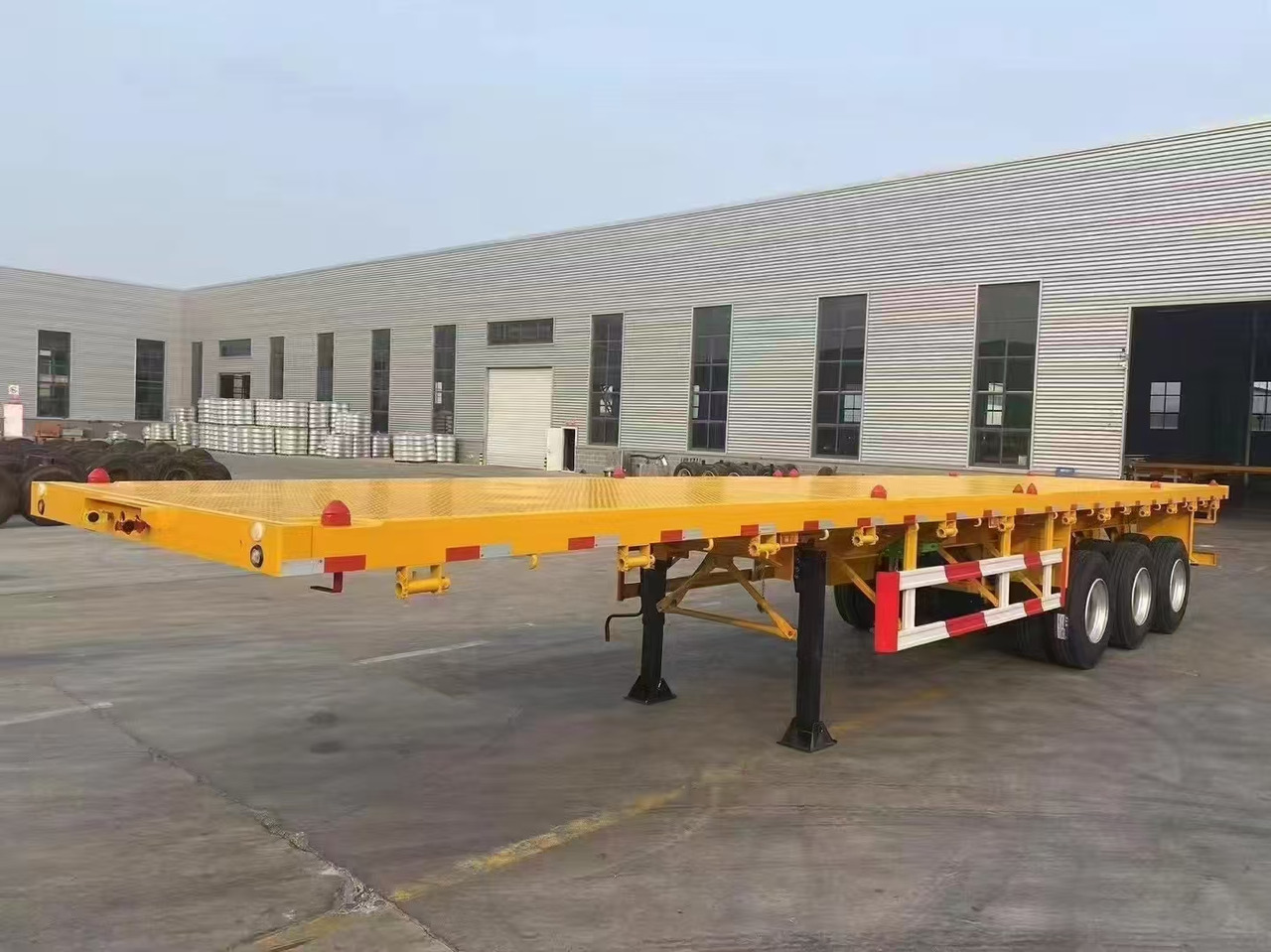 نصف مقطورة بلودر منخفض للبيع ZHICHENG Semi Flat Bed Low Bed Lowboy bed truck in New or Used Condition and various Size for Sale: صورة 32 نصف مقطورة بلودر منخفض للبيع ZHICHENG Semi Flat Bed Low Bed Lowboy bed truck in New or Used Condition and various Size for Sale: صورة 32