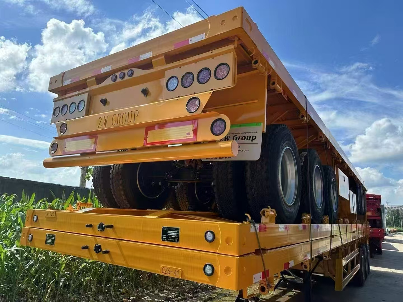 نصف مقطورة بلودر منخفض للبيع ZHICHENG Semni Flat Bed Low Bed Floater with 3 Axles 4 Axles New or Used 12M 13.75M In High Quality: صورة 10 نصف مقطورة بلودر منخفض للبيع ZHICHENG Semni Flat Bed Low Bed Floater with 3 Axles 4 Axles New or Used 12M 13.75M In High Quality: صورة 10