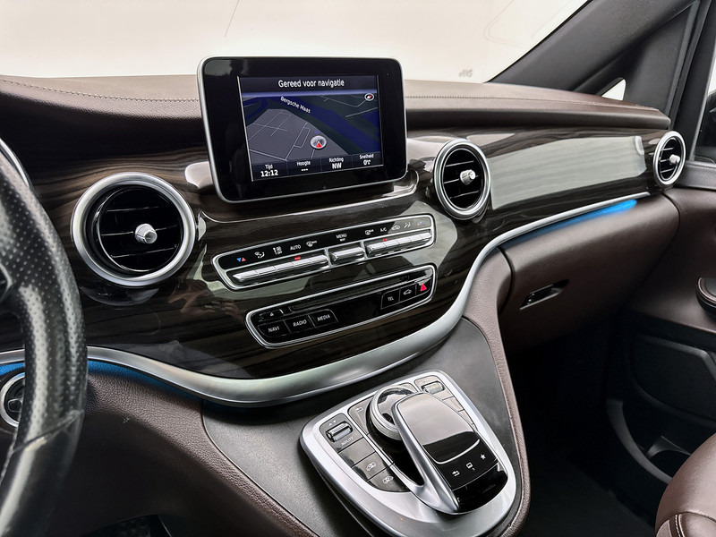 Mercedes-Benz V-Klasse 220d Lang Avantgarde Edition 8 Persoons incl. BPM Elektr schuifdeuren Nappa Leder Pano 8 zitplaatsen Geel kenteken - حافلة صغيرة, ميكروباص: صورة 5 Mercedes-Benz V-Klasse 220d Lang Avantgarde Edition 8 Persoons incl. BPM Elektr schuifdeuren Nappa Leder Pano 8 zitplaatsen Geel kenteken - حافلة صغيرة, ميكروباص: صورة 5