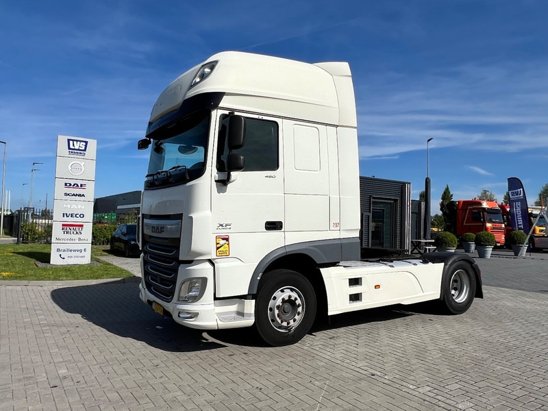 DAF XF 460 4x2 Trekker SSC / 2x Tank / full spoiler - مقطورة السحب: صورة 1 DAF XF 460 4x2 Trekker SSC / 2x Tank / full spoiler - مقطورة السحب: صورة 1