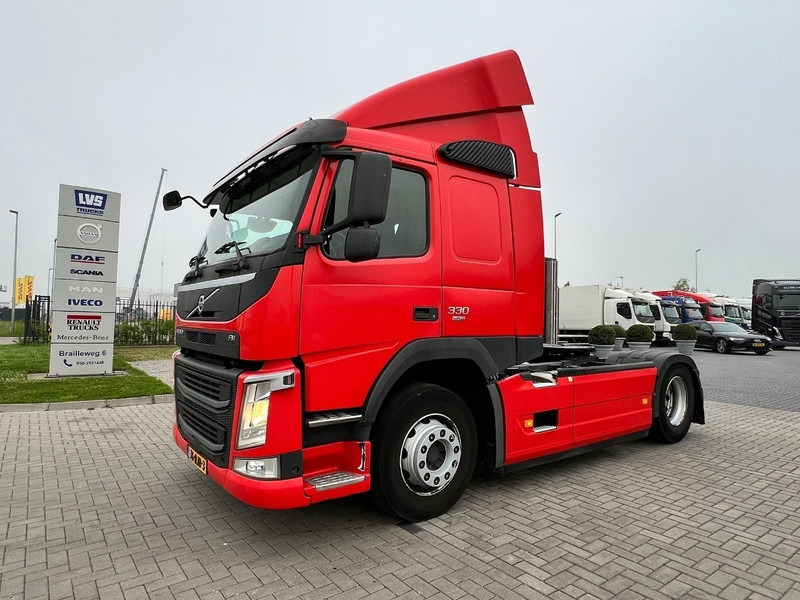 Volvo FM 330 4x2 trekker 4x2 / 671.570km - مقطورة السحب: صورة 1 Volvo FM 330 4x2 trekker 4x2 / 671.570km - مقطورة السحب: صورة 1