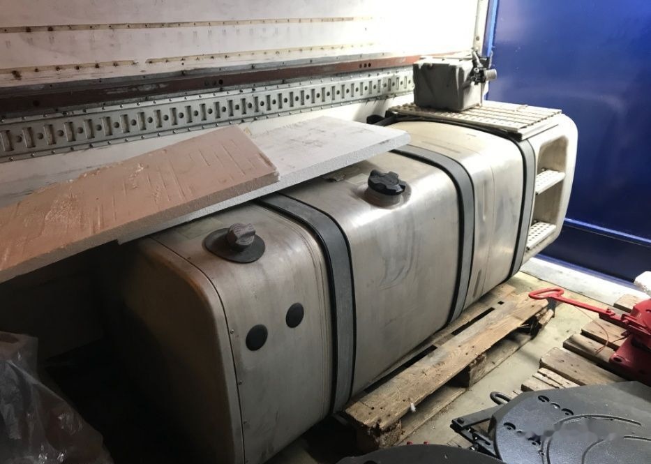 DAF XF CF - خزان الوقود - شاحنة: صورة 2 DAF XF CF - خزان الوقود - شاحنة: صورة 2