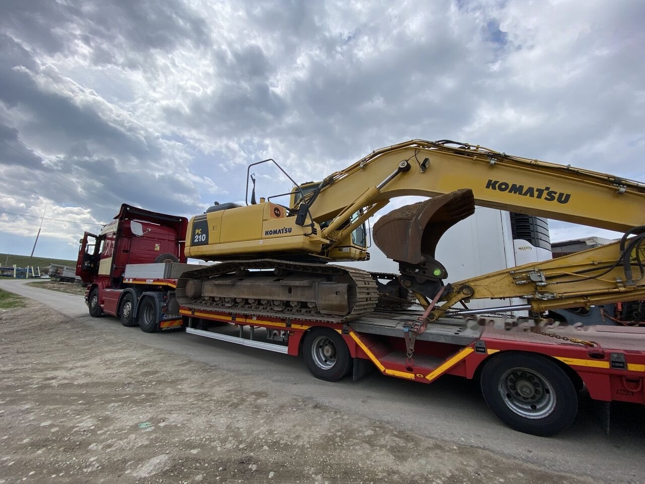 Komatsu PC210 -8 Excavator pe Senile - PIESE DIN DEZMEMBRARI - نقل الحركة - حفّار: صورة 4 Komatsu PC210 -8 Excavator pe Senile - PIESE DIN DEZMEMBRARI - نقل الحركة - حفّار: صورة 4