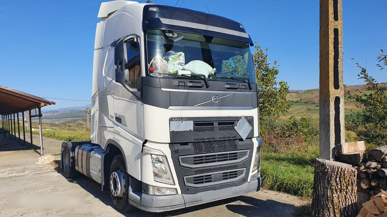 Volvo FH12 EURO 6 2016 460 A Volvo FH12 EURO 6 2016 460 truck - كابينة - شاحنة: صورة 1 Volvo FH12 EURO 6 2016 460 A Volvo FH12 EURO 6 2016 460 truck - كابينة - شاحنة: صورة 1