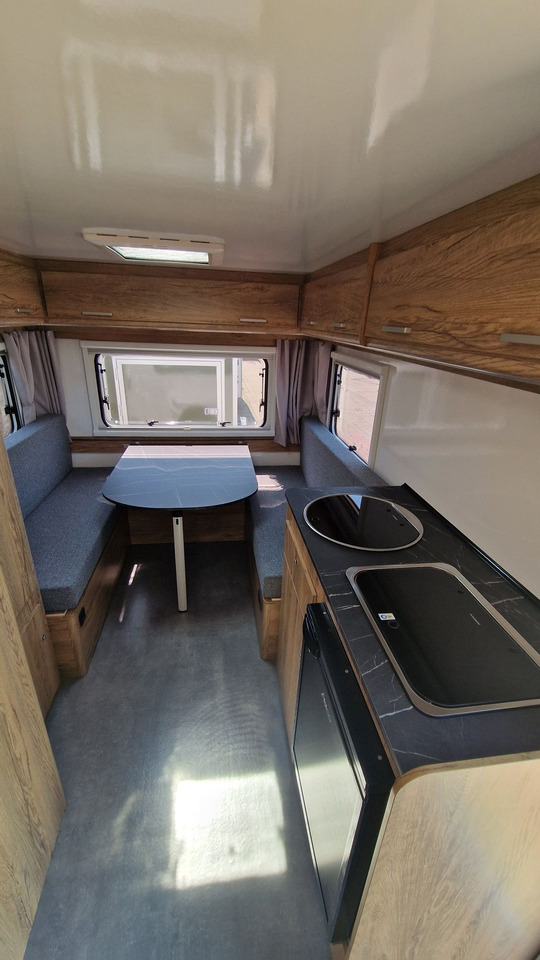 N-LAZUR Niewiadów Nowa Przyczepa Kempingowa dla 4 osób z Łazienką - كرفان سحب: صورة 1 N-LAZUR Niewiadów Nowa Przyczepa Kempingowa dla 4 osób z Łazienką - كرفان سحب: صورة 1