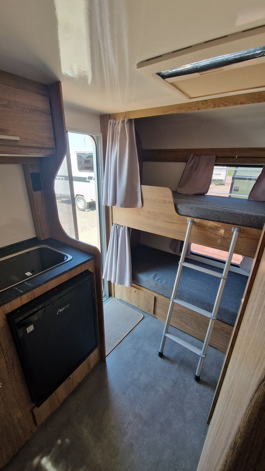 N-LAZUR Niewiadów Nowa Przyczepa Kempingowa dla 4 osób z Łazienką - كرفان سحب: صورة 3 N-LAZUR Niewiadów Nowa Przyczepa Kempingowa dla 4 osób z Łazienką - كرفان سحب: صورة 3