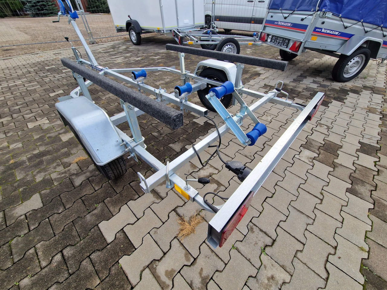 Nowa Przyczepa Podłodziowa ponton łódź 350 - 550cm Niewiadów P400 P415 - مقطورة نقل اوتوماتيكي: صورة 2 Nowa Przyczepa Podłodziowa ponton łódź 350 - 550cm Niewiadów P400 P415 - مقطورة نقل اوتوماتيكي: صورة 2