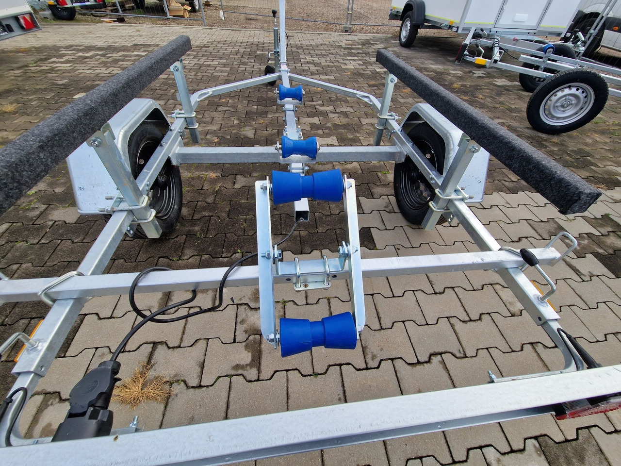 Nowa Przyczepa Podłodziowa ponton łódź 350 - 550cm Niewiadów P400 P415 - مقطورة نقل اوتوماتيكي: صورة 1 Nowa Przyczepa Podłodziowa ponton łódź 350 - 550cm Niewiadów P400 P415 - مقطورة نقل اوتوماتيكي: صورة 1