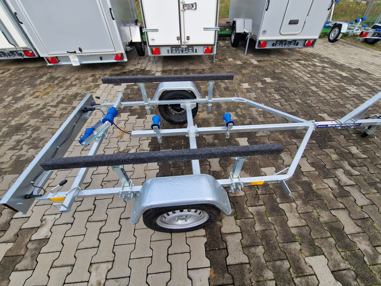 Nowa Przyczepa Podłodziowa ponton łódź 350 - 550cm Niewiadów P400 P415 - مقطورة نقل اوتوماتيكي: صورة 3 Nowa Przyczepa Podłodziowa ponton łódź 350 - 550cm Niewiadów P400 P415 - مقطورة نقل اوتوماتيكي: صورة 3