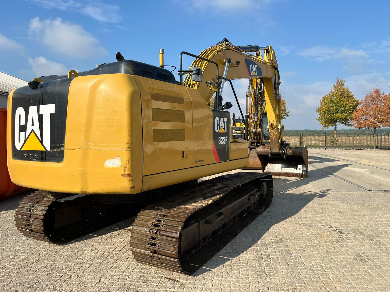 Caterpillar 323FL - حفار زاحف: صورة 1 Caterpillar 323FL - حفار زاحف: صورة 1