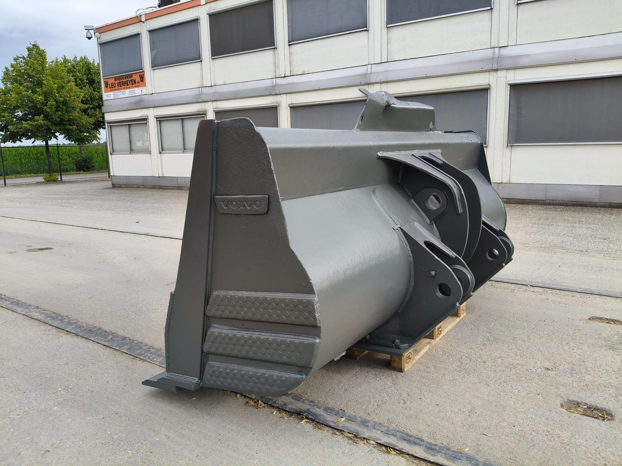 Volvo L 220 - بكت شيول: صورة 4 Volvo L 220 - بكت شيول: صورة 4