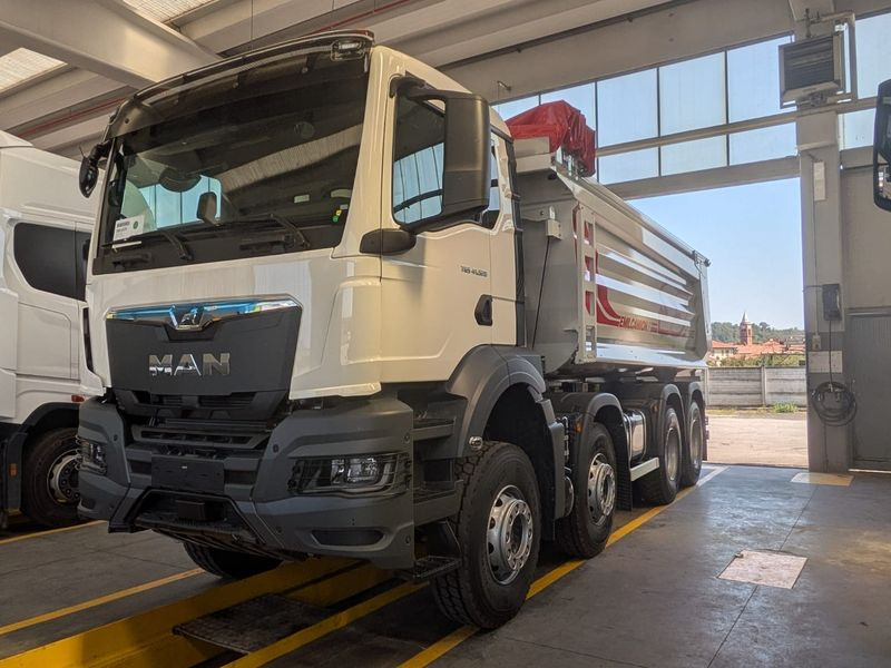 CAMION RIBALTABILE 4 ASSI 520 hp VASCA S5 NUOVO MAN TGS 41.520 8x4 BB CH - شاحنة قلاب: صورة 3 CAMION RIBALTABILE 4 ASSI 520 hp VASCA S5 NUOVO MAN TGS 41.520 8x4 BB CH - شاحنة قلاب: صورة 3