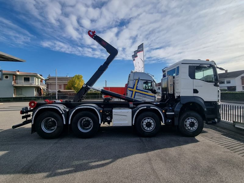 MAN TGS GANCIO SCARRABILE - NUOVO TGS 41.540 8x4 BB CH - شاحنة برافعة خطافية: صورة 3 MAN TGS GANCIO SCARRABILE - NUOVO TGS 41.540 8x4 BB CH - شاحنة برافعة خطافية: صورة 3