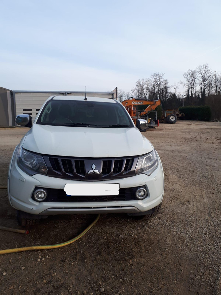 MITSUBISHI MITSUBISHI L200 - شاحنة البيك أب: صورة 1 MITSUBISHI MITSUBISHI L200 - شاحنة البيك أب: صورة 1