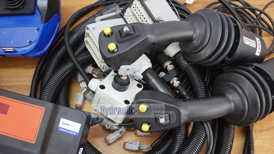 CanBus 2 joysticks with radio control Scanreco G3 12 V Forest crane for Palms Farma BMF KTS - معدات الغابات: صورة 2 CanBus 2 joysticks with radio control Scanreco G3 12 V Forest crane for Palms Farma BMF KTS - معدات الغابات: صورة 2
