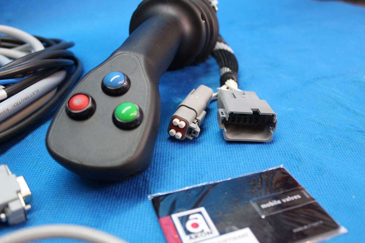 Joystick + AKON LVM92 Proportional Valve 90 L/Min 2 Sections for Loader, Closed - مغراف أمامي للجرار - شاحنة: صورة 4 Joystick + AKON LVM92 Proportional Valve 90 L/Min 2 Sections for Loader, Closed - مغراف أمامي للجرار - شاحنة: صورة 4