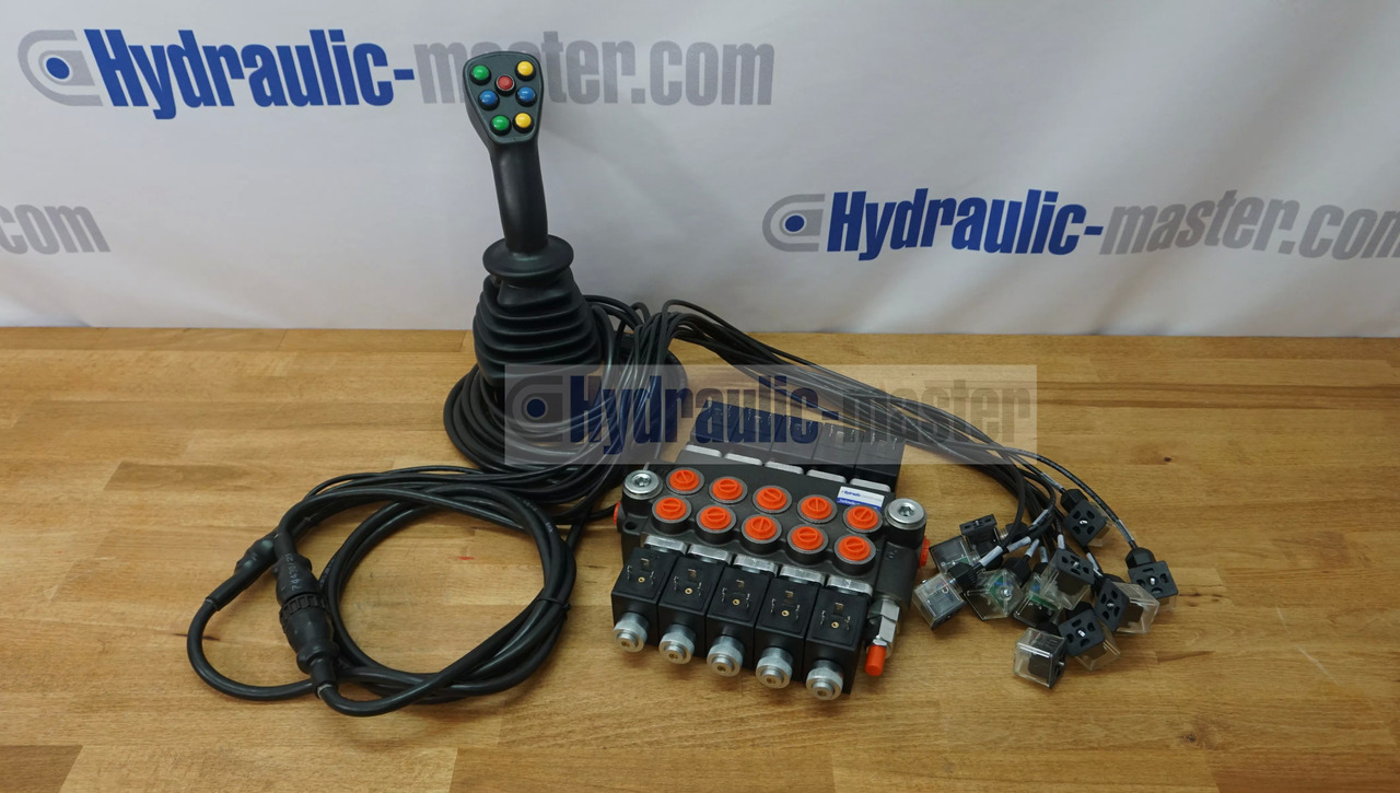 Joystick JCB with Monoblock Valve 5 functions MF, CASE, John Deere - آلات زراعية: صورة 1 Joystick JCB with Monoblock Valve 5 functions MF, CASE, John Deere - آلات زراعية: صورة 1