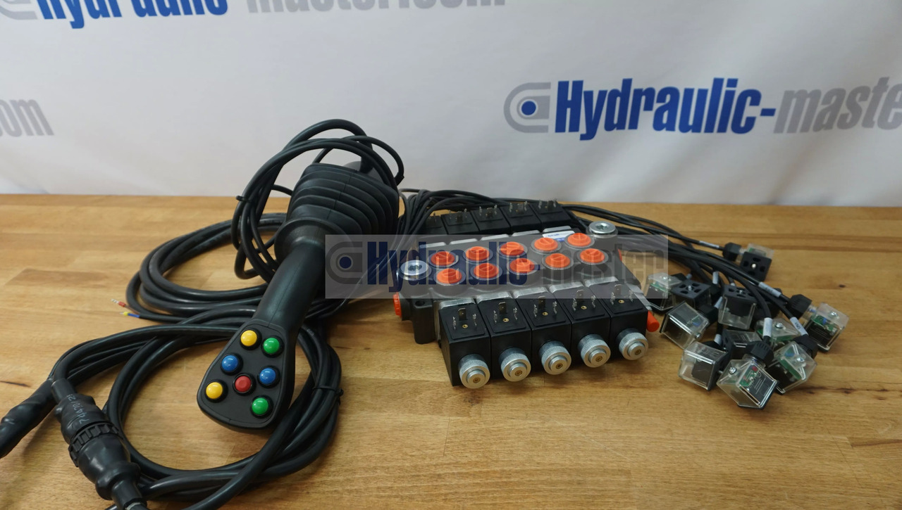 Joystick JCB with Monoblock Valve 5 functions MF, CASE, John Deere - آلات زراعية: صورة 5 Joystick JCB with Monoblock Valve 5 functions MF, CASE, John Deere - آلات زراعية: صورة 5