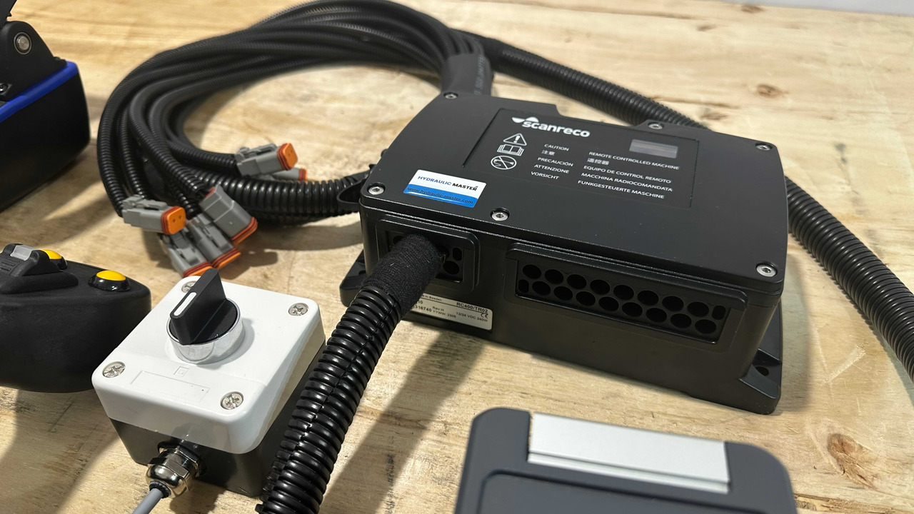 Proportional Valve Walvoil DPX100 with Control Scanreco RC400 and JP Joysticks PWM for Palfinger, Kubota, Kesla - معدات الغابات: صورة 4 Proportional Valve Walvoil DPX100 with Control Scanreco RC400 and JP Joysticks PWM for Palfinger, Kubota, Kesla - معدات الغابات: صورة 4